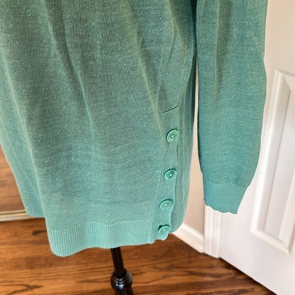 J crew linen v neck sweater. Teal green. Size medium. Button side trim - Picture 2 of 8